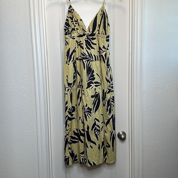 New‎ leaf print v neck maxi tier dress in green/black size Xsmall - Picture 5 of 7